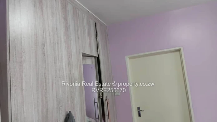 Hatfield 5-Bed Home on 1870m² — Borehole & Garage