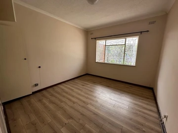 2 Bedroom Flat & Apartment
