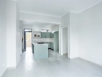 2 Bedroom Flat & Apartment