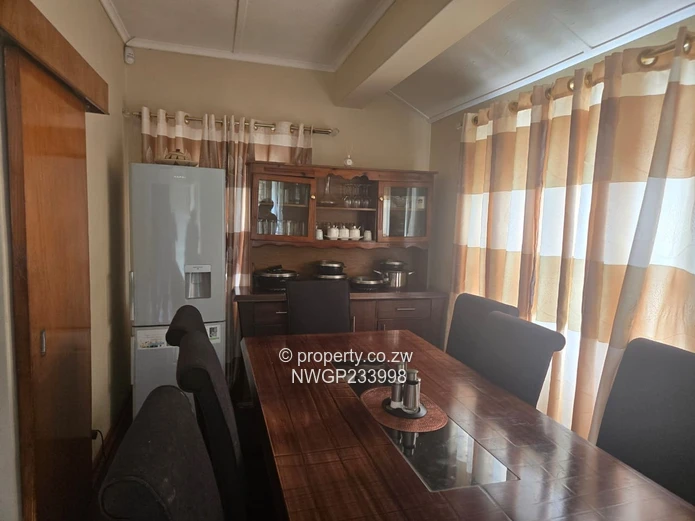 Montrose, Bulawayo South — 3-Bed House on 1600m² with Pool & Borehole