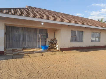 2 Bedroom Flat & Apartment