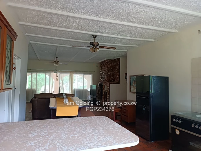 Stunning Waterfront Home – Peninsula Mazvikadei! (Sole Mandate)