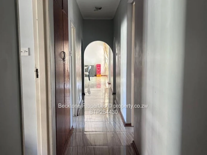 Selbourne Park: 4-Bed Home with Pool on 2500m²
