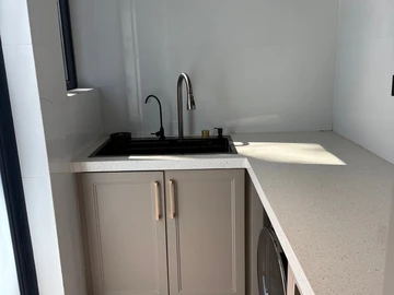4 Bedroom Flat & Apartment