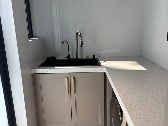 4 Bedroom Flat & Apartment
