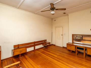 2 Bedroom Flat & Apartment