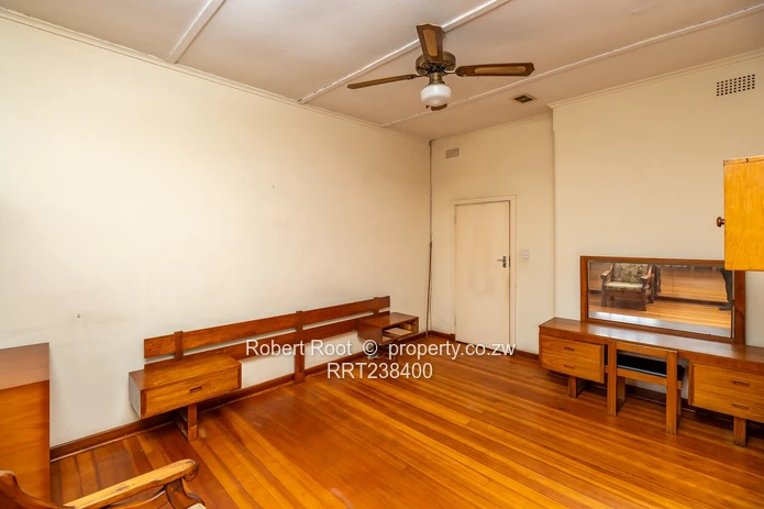 Flat For Sale (Sole Mandate)