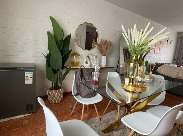 2 Bedroom Flat & Apartment