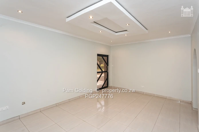 Beautiful Modern Family Home in Helensvale