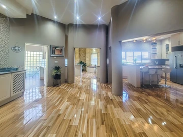 6 Bedroom House