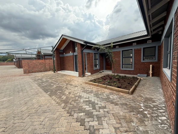 3 Unit Townhouse Complex