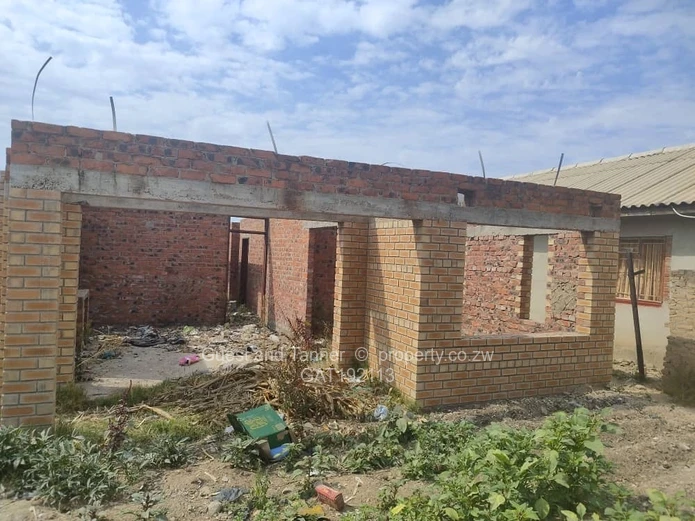 Incomplete Modern House for Sale in Amalinda Ivory Park on Fully Serviced 316sqm Stand (Sole Mandate)