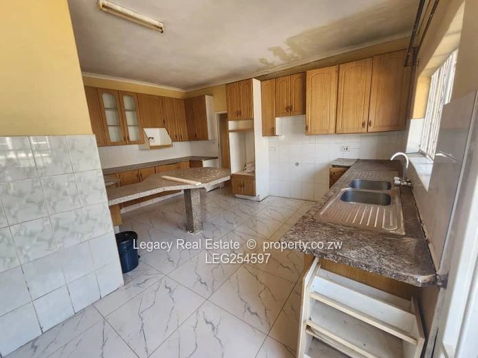 Spacious 3-Bed New Marlborough — Fitted Kitchen, Tiled Baths & Cottage (Sole Mandate)