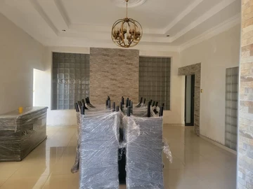 6 Bedroom House