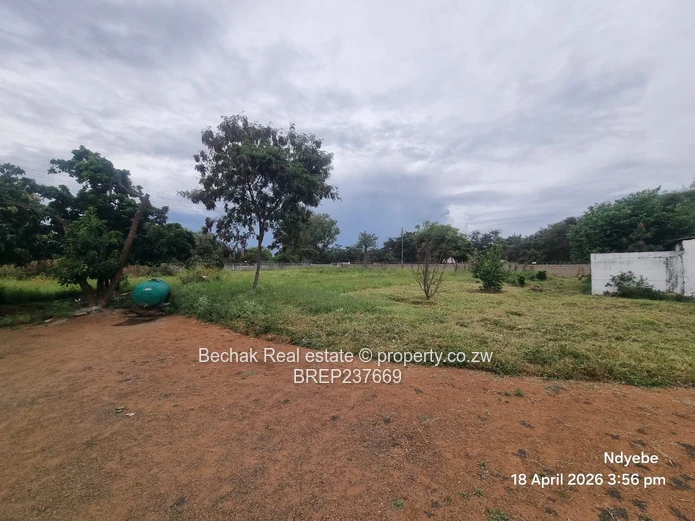 Matsheumhlope 3-Bed Home on 6500m² with Borehole