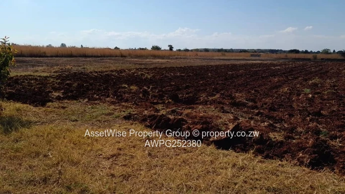 Kadoma Plot for sale
