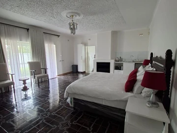 6 Bedroom House