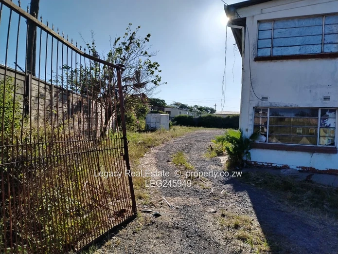 Gweru Central Commercial Property With Expansion Potential,High Clearance Industrial Property Deed.