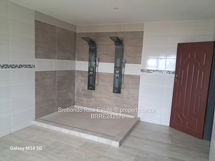 Discover this modern and luxury newly built property in Brookview for Sale! 