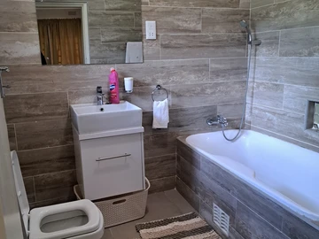 3 Bedroom Flat & Apartment