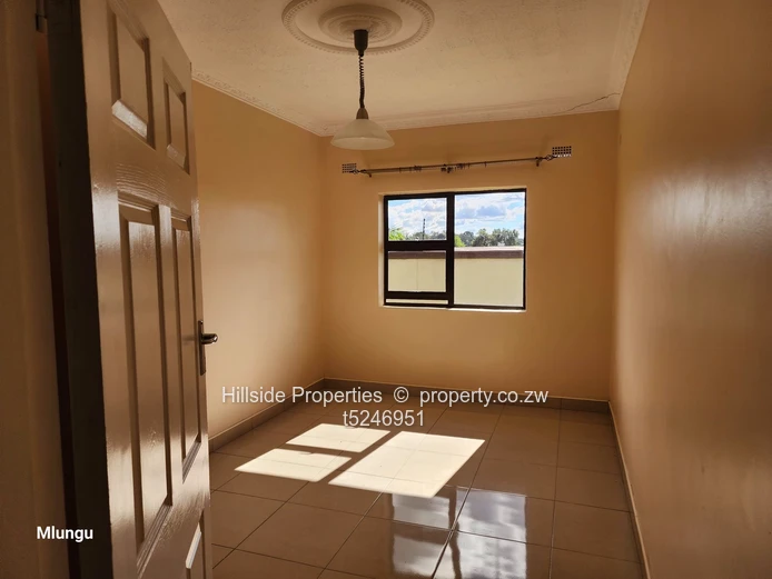 Manresa 6 bed house to Let 