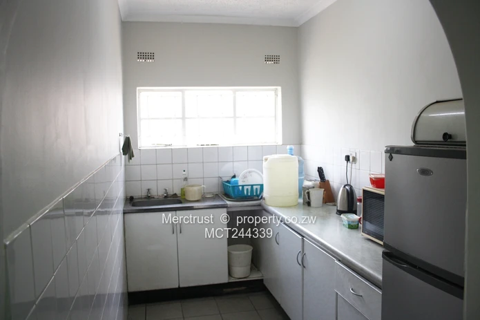 Spacious factory/warehouse