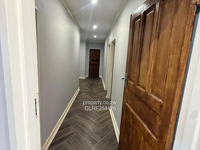 Greencroft Office 300m² – Modern Reception, Borehole