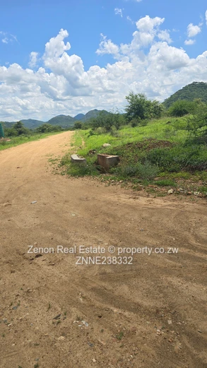 1.5ha plot in Mutare.500m from the harare mutare main rd.plot with good views (Sole Mandate)