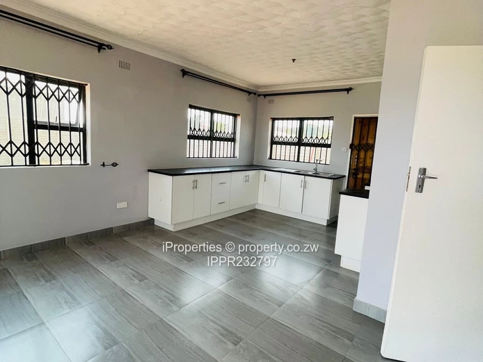 Charming 3-Bedroom Cottage on a Spacious 900+ sqm Stand (Sole Mandate)