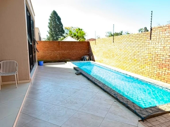 4 Bedroom Flat & Apartment