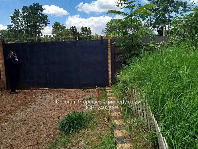 Pomona 4-Bed on 4,055m² — Pool, Borehole & Garage