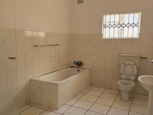 3 Bedroom Flat & Apartment