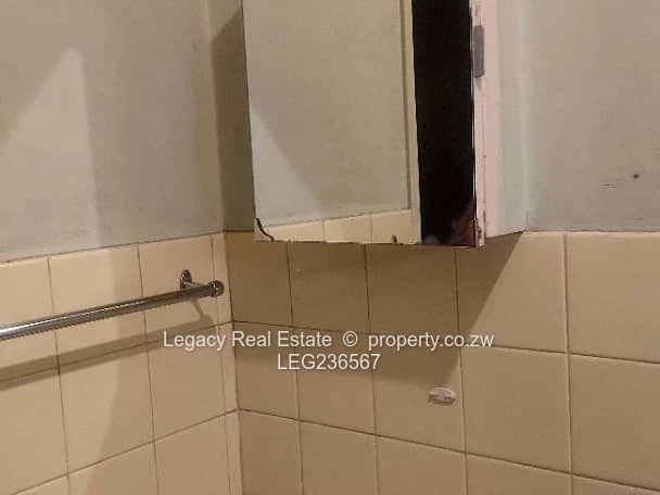 Urban Elegance: 2-Bedroom Garden Flat In Avondale