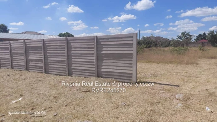 Walled 1000m² Stand with Municipal Water in Waterfalls Debshire