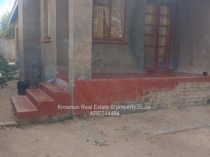 Marondera: Walled 3-Bed Home 