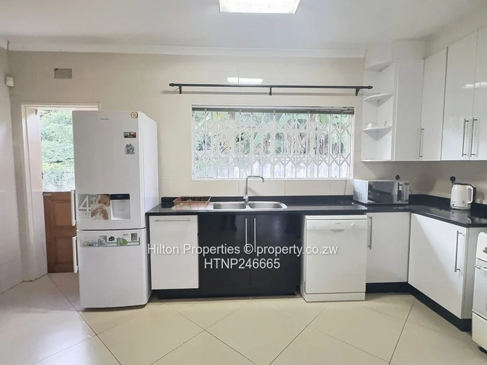 Fully Furnished 3-Bed Garden Flat with Pool in Highlands