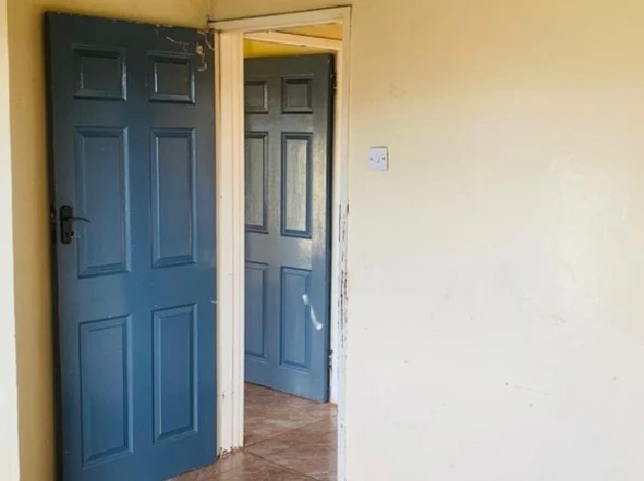 2 Bedroom Flat & Apartment