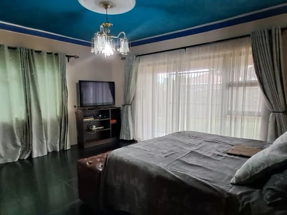 5 Bedroom House
