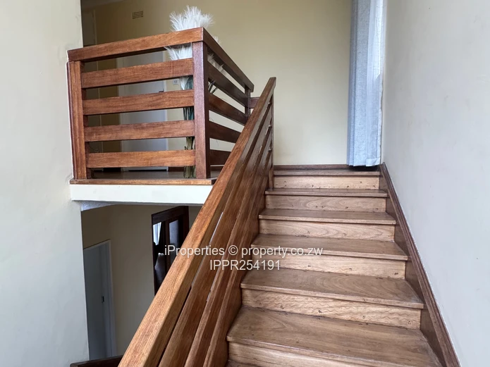 Furnished 3-Bed Flat in Avenues — Parquet & Gated Patio