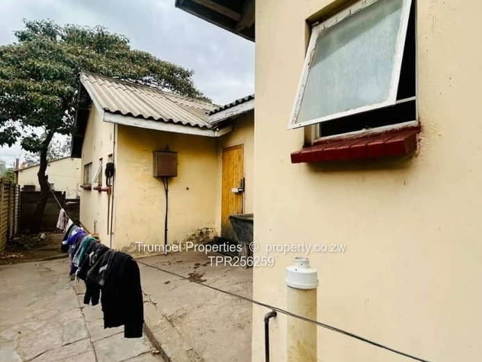 Glen Norah 3-Bed: Walled Home with Garage & Verandah