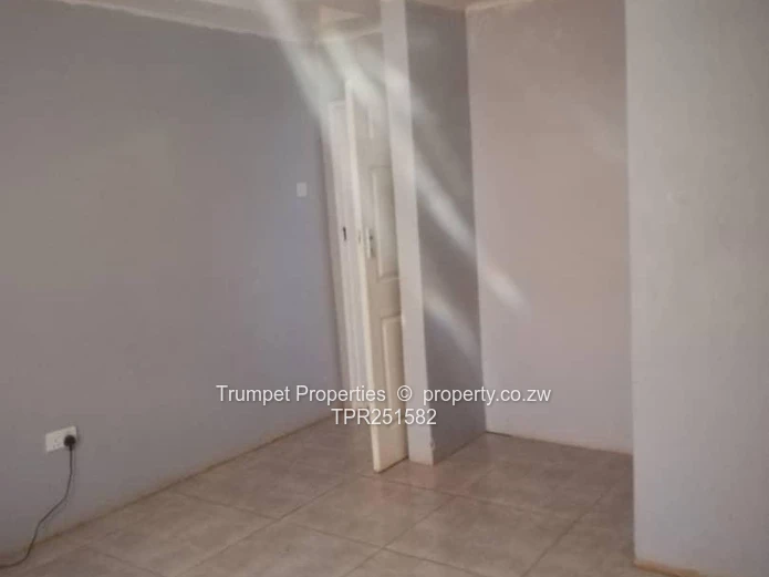 5-Bed Mazowe House — Tiled Interiors, Verandah & Solar
