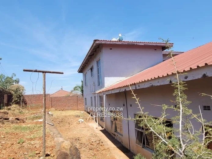 Pomona 5-Bed House on 2000m² with Borehole & Balcony