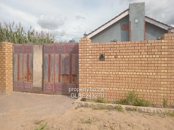 Secure Walled 3-Bed Home in Rydale Ridge - Garage, Verandah