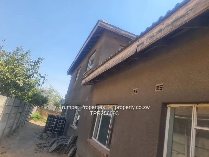 Spacious 5-Bed Double-Storey Home in Old Windsor Ruwa, Title deeds