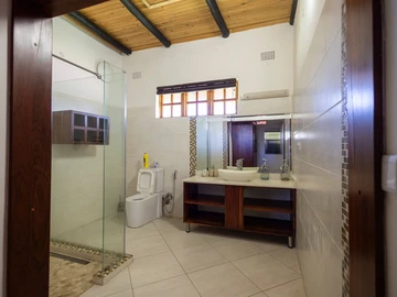 Farm & Agricultural Land