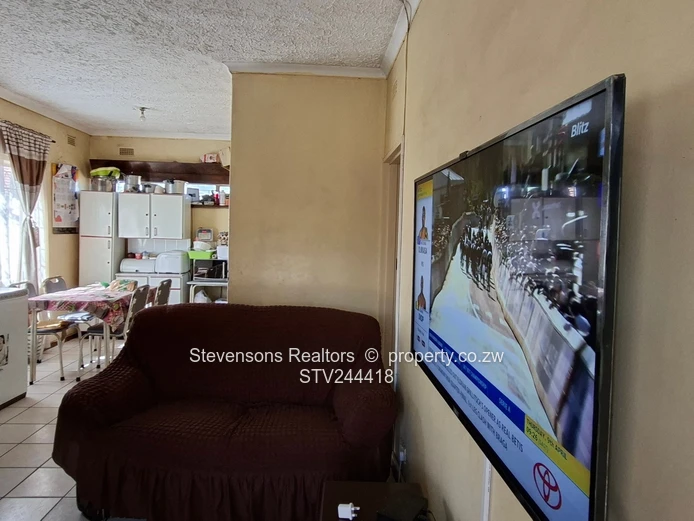 Starter/Retirement Home