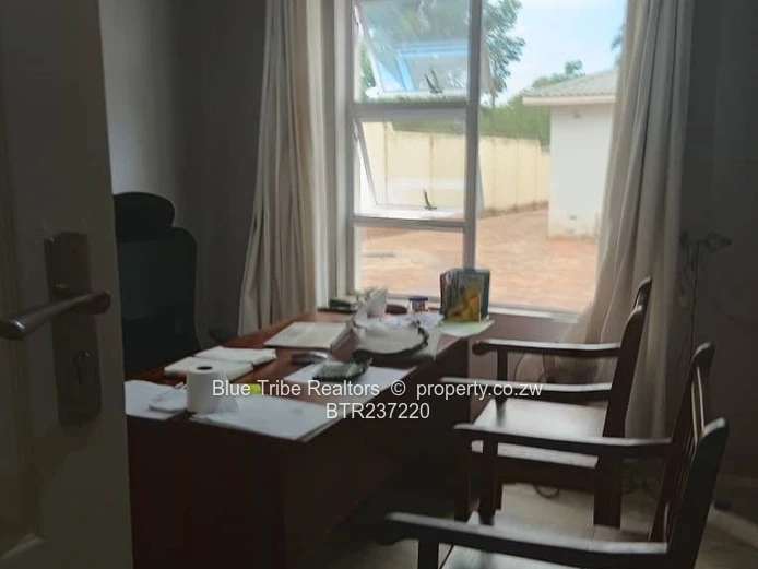 Commercial house to rent