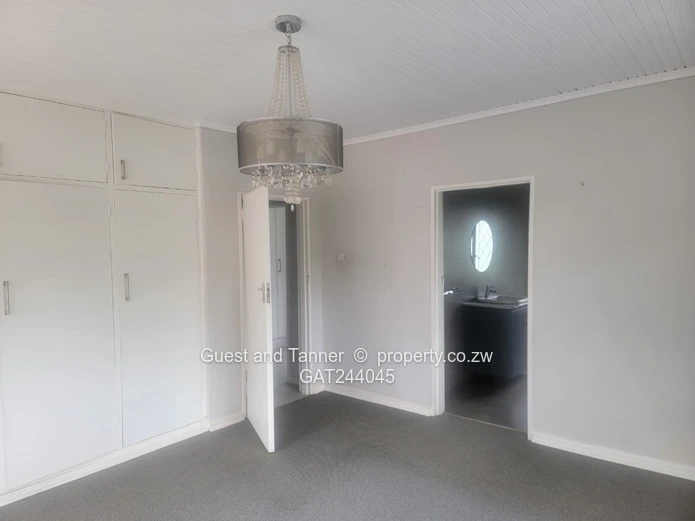 9 Bedroomed house For Sale In Gunhill