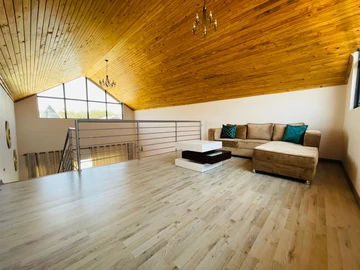 3 Bedroom Flat & Apartment