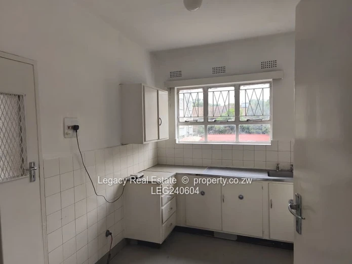 Contemporary 3 Bedroom Flat With Lounge And Kitchen – Northern Heights